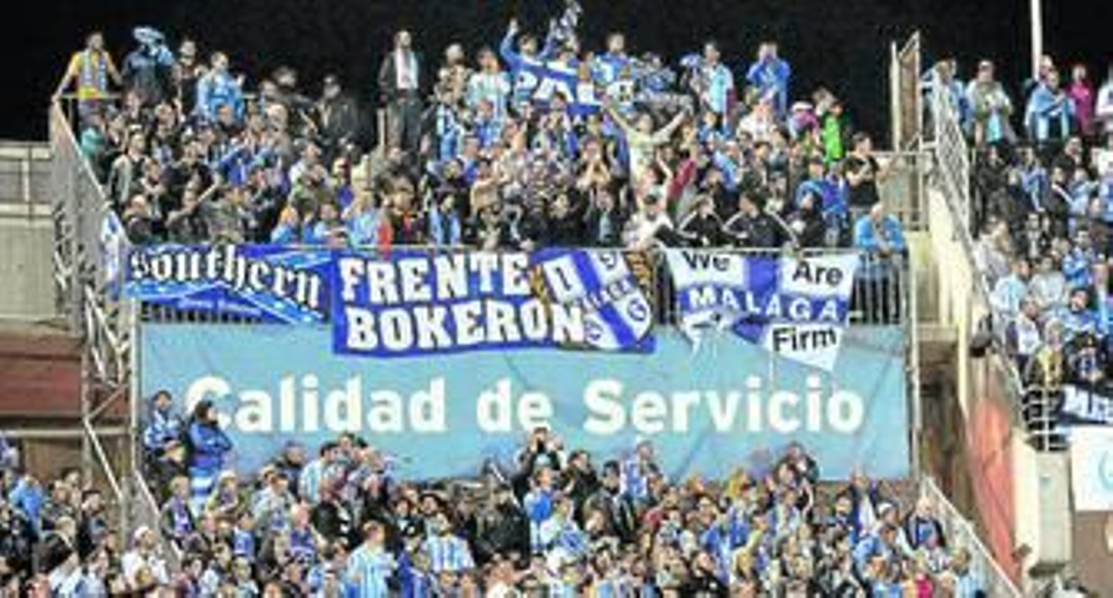 Perspectiva de la afición malaguista en el Nuevo Los Cármenes.