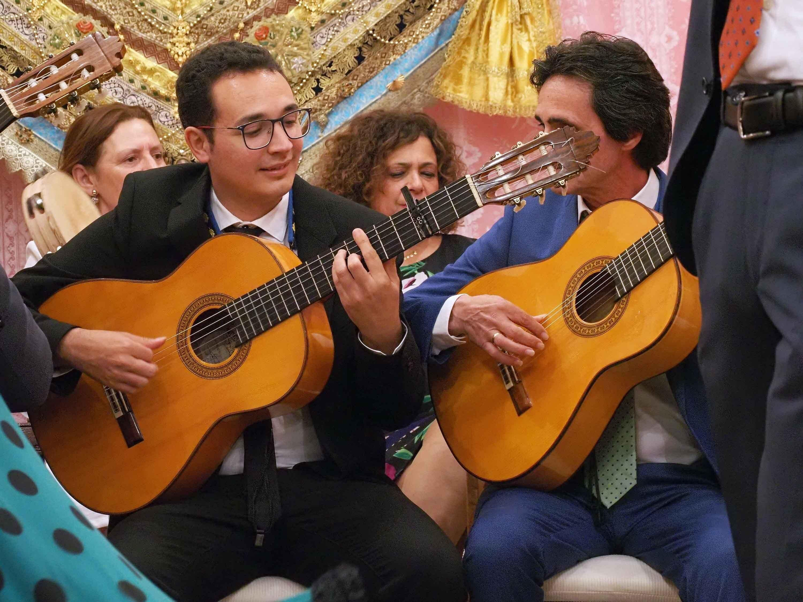 La localidad de Alosno vive con intensidad su festividad de las Cruces de Mayo.