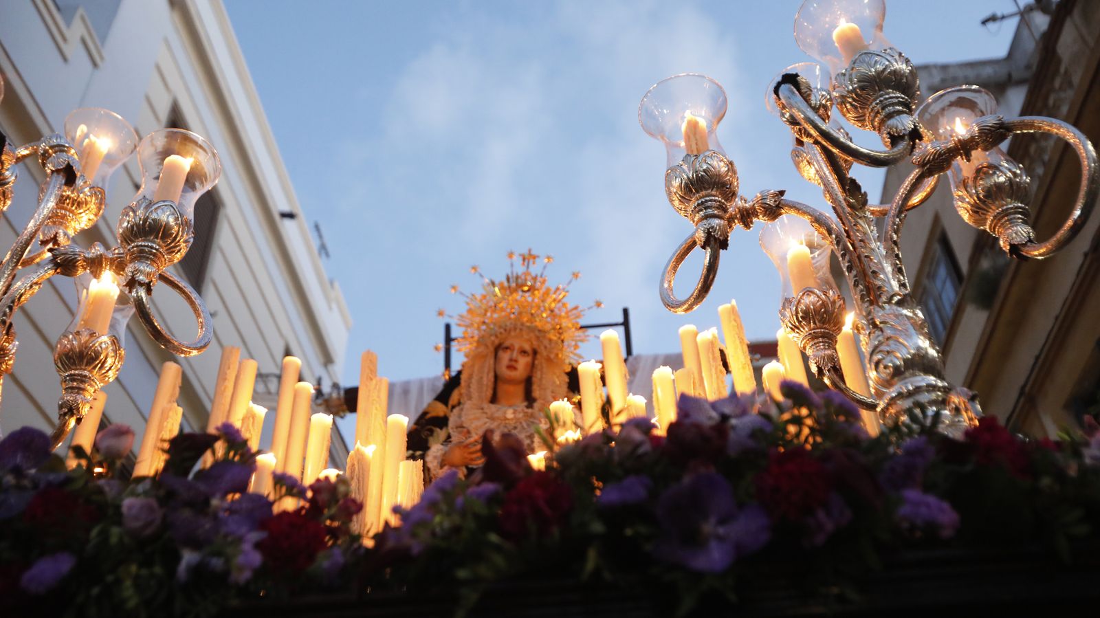 Las fotos del Viernes Santo en la Línea:  Cristo del Mar y Luz y Esperanza Nuestra, Soledad y Santo Entierro, Cristo del Amor y Misericordia y Amargura