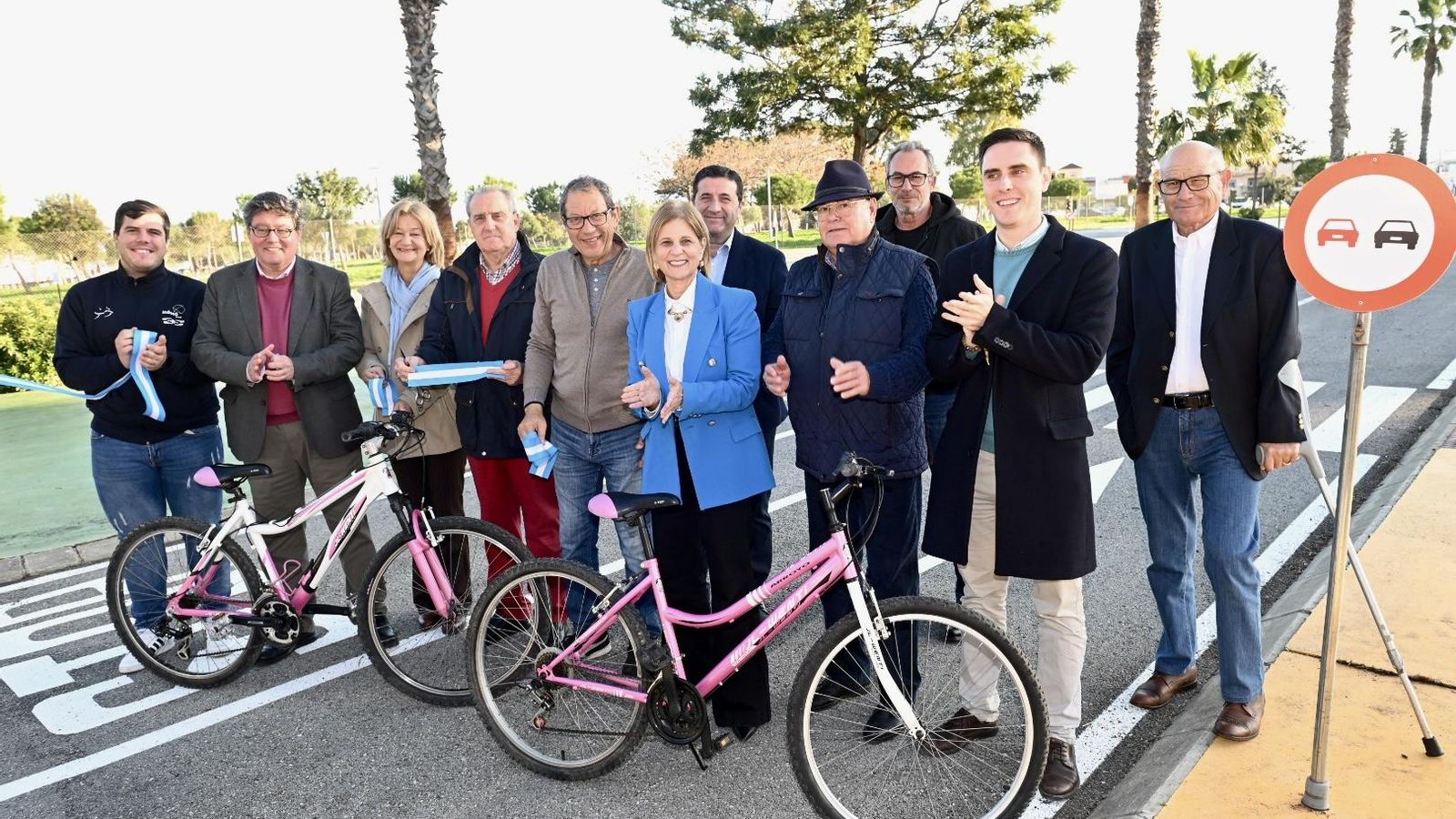Asistentes a la reinauguración del Parque de Educación Vial.