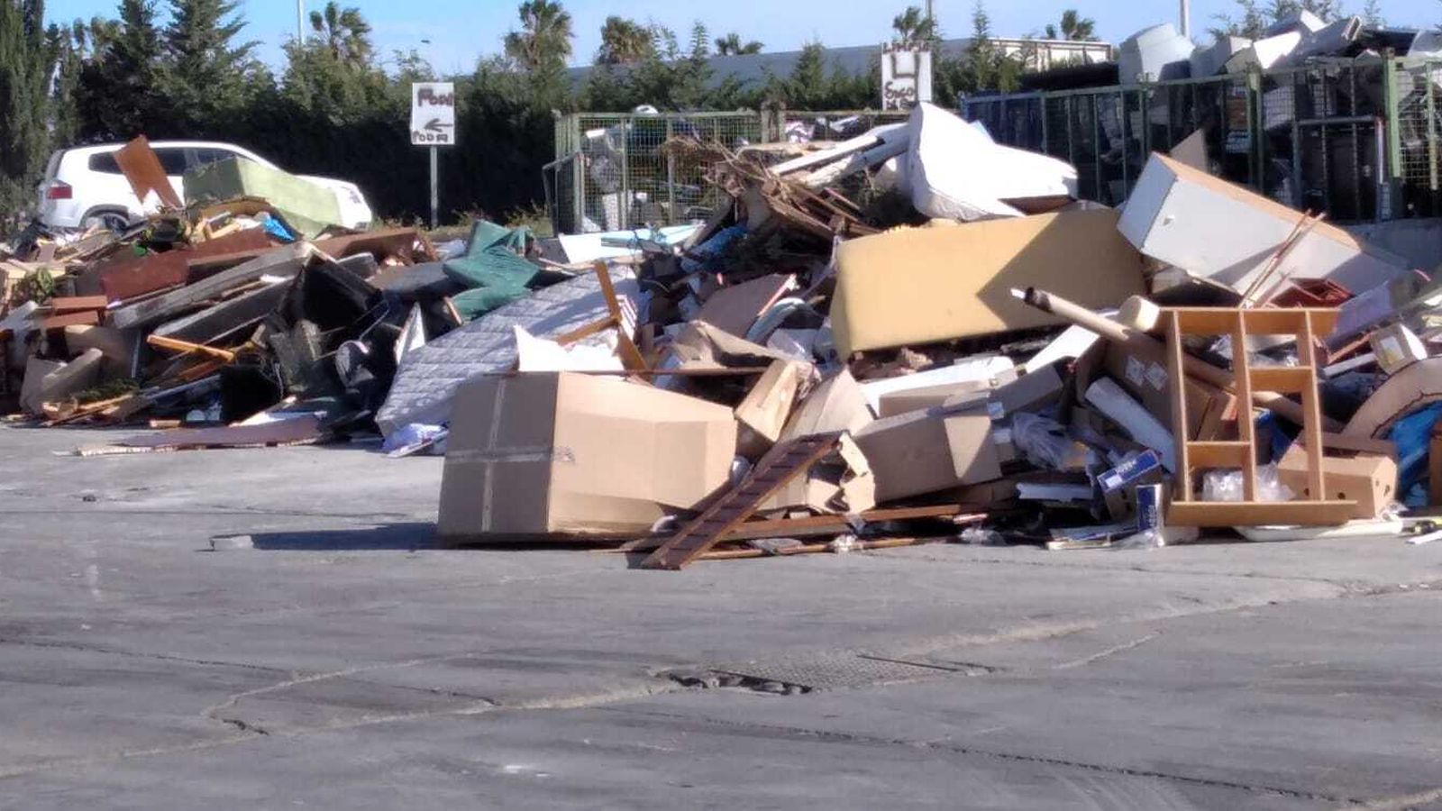 Otra imagen del punto limpio.