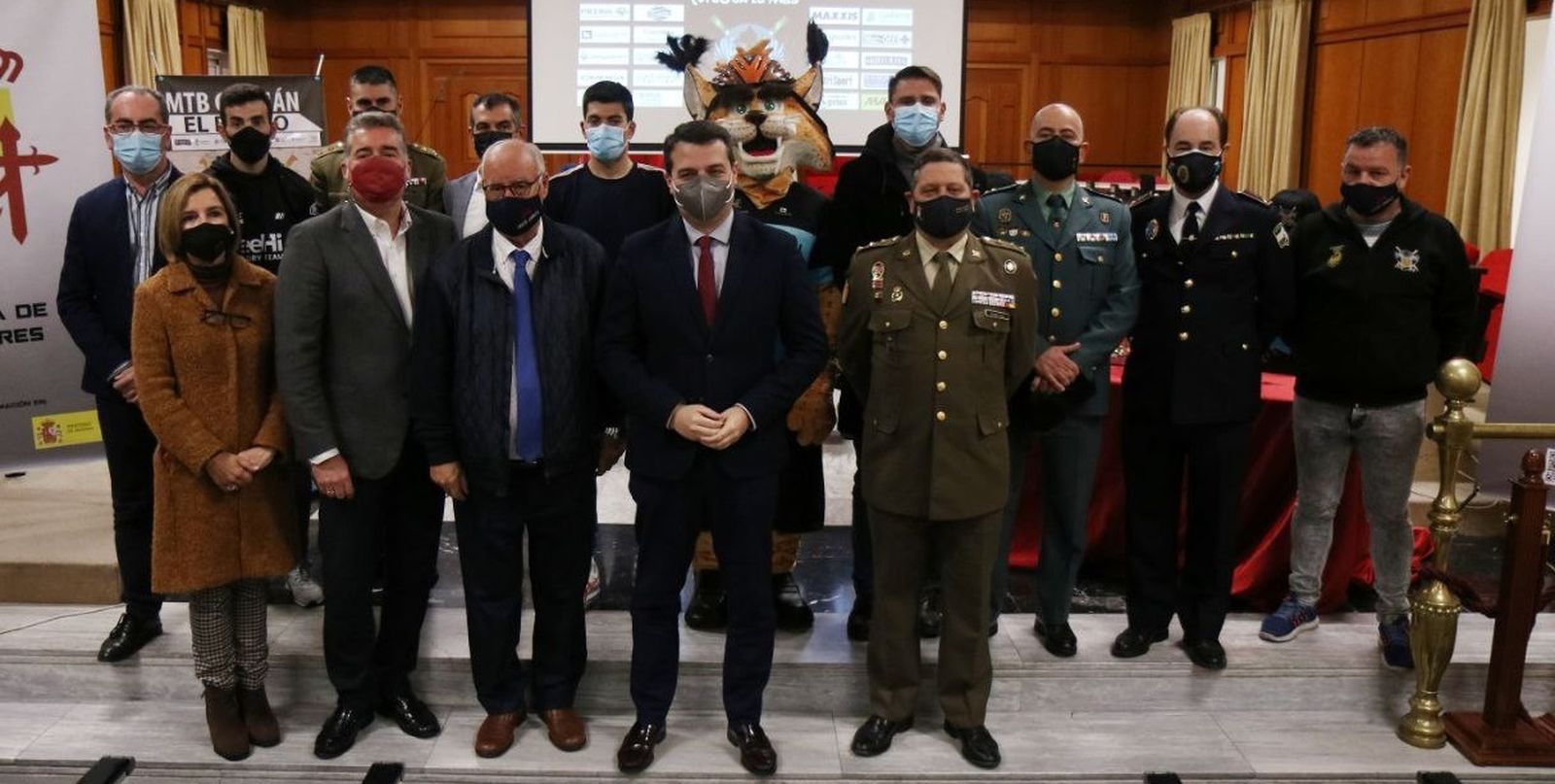 Las autoridades, durante la presentación de la Guzmán El Bueno.