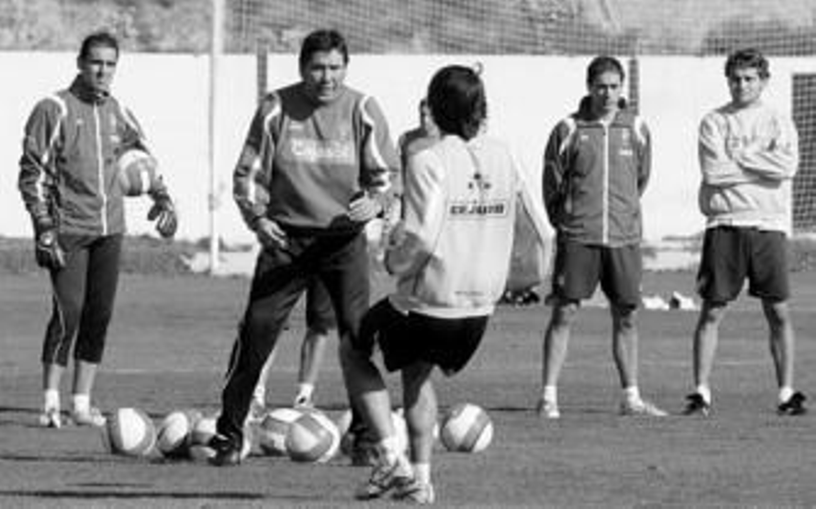 Manolo Zambrano coordina el movimiento de sus hombres. Manolo Zambrano coordina el movimiento de sus hombres.