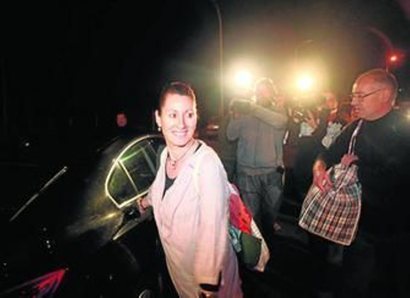 La etarra Inmaculada Noble, ayer, a su salida de la cárcel algecireña de Botafuegos.