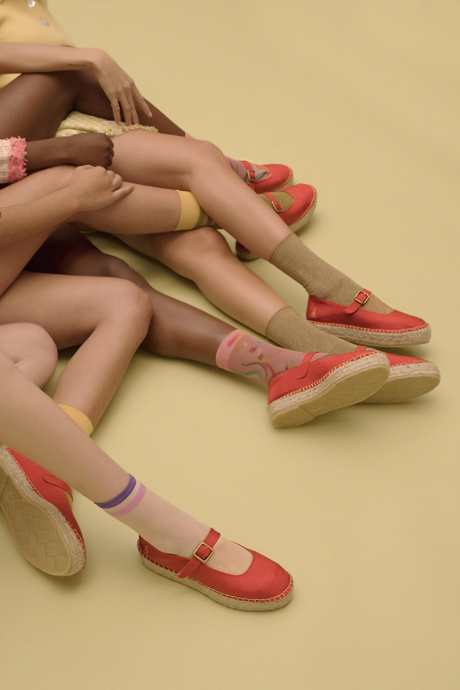 Las modelos posan con el modelo Canard Gala