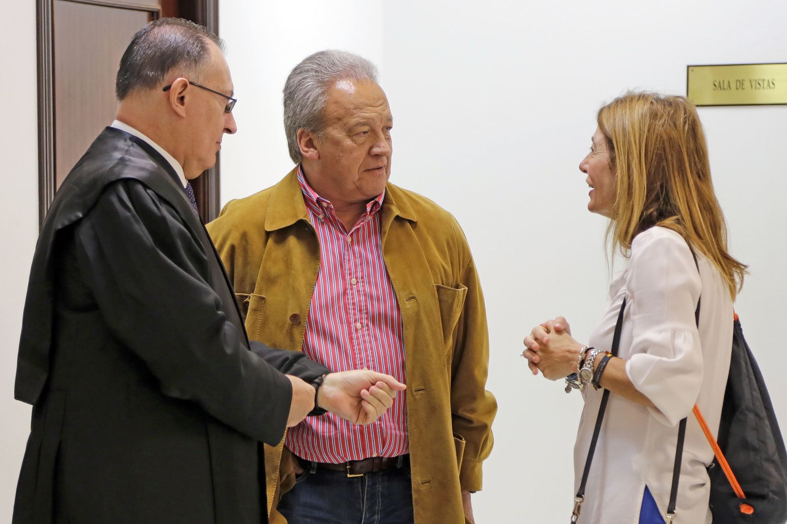 El ex alcalde Pedro Pacheco con su abogado, Manuel Hortas, durante la vista oral por el caso Huertos de ocio