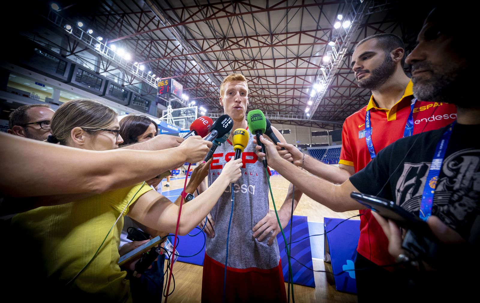 Alberto Díaz, ante los medios en Tblisi.