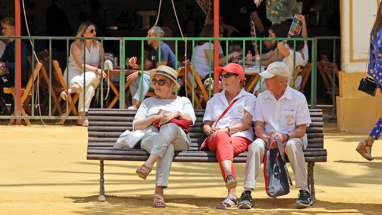 Turistas disfrutan del paseo de caballistas, bastante tranquilo este sábado. Turistas disfrutan del paseo de caballistas, bastante tranquilo este sábado.