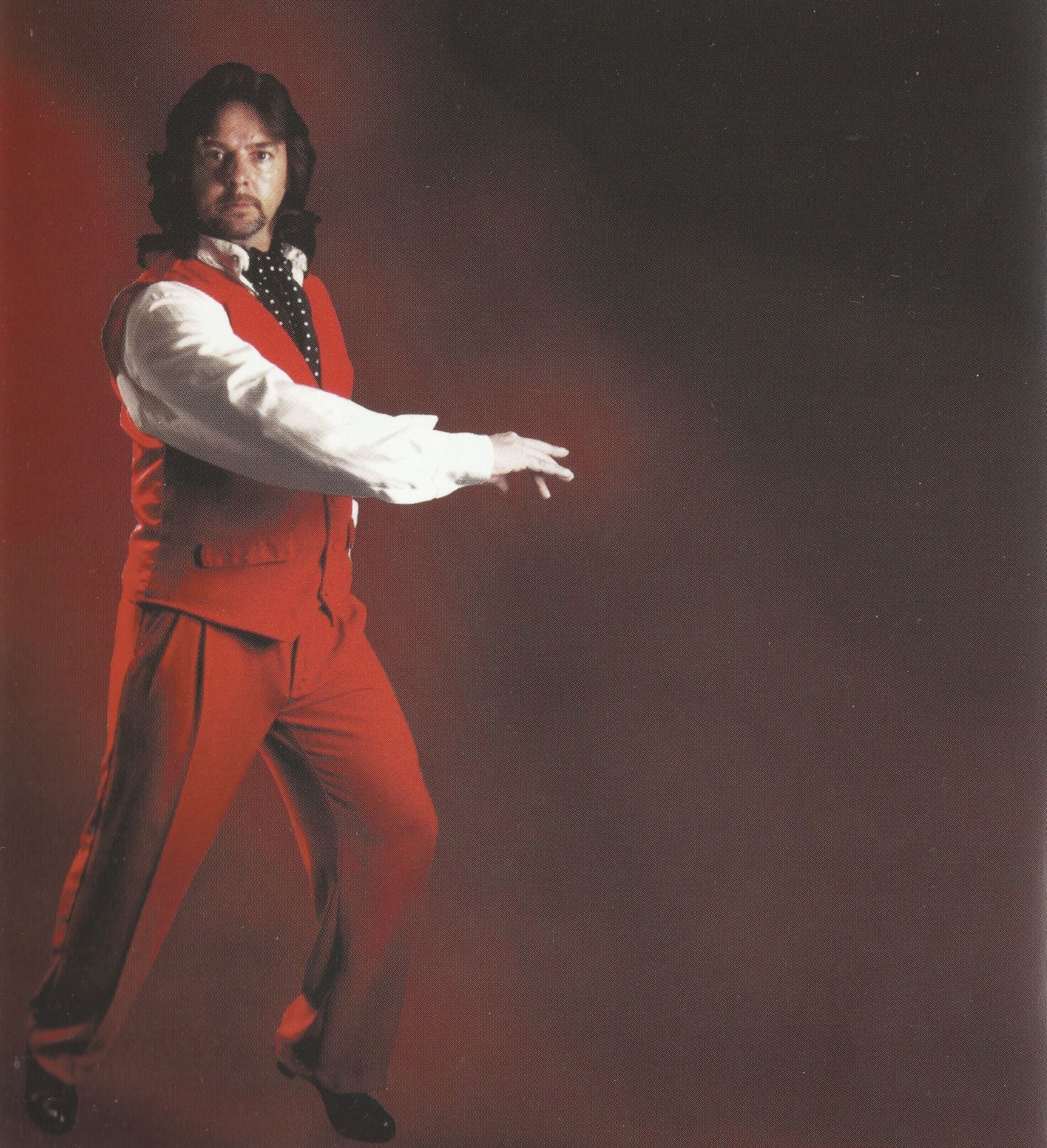 Una imagen del bailaor Juan Ramírez incluida en su disco 'Más flamenco que el tacón'.