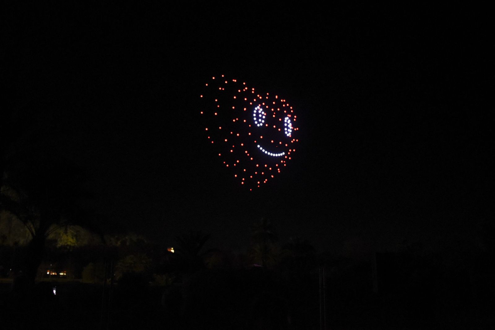 Fotos del espectáculo de Navidad con drones en La Línea