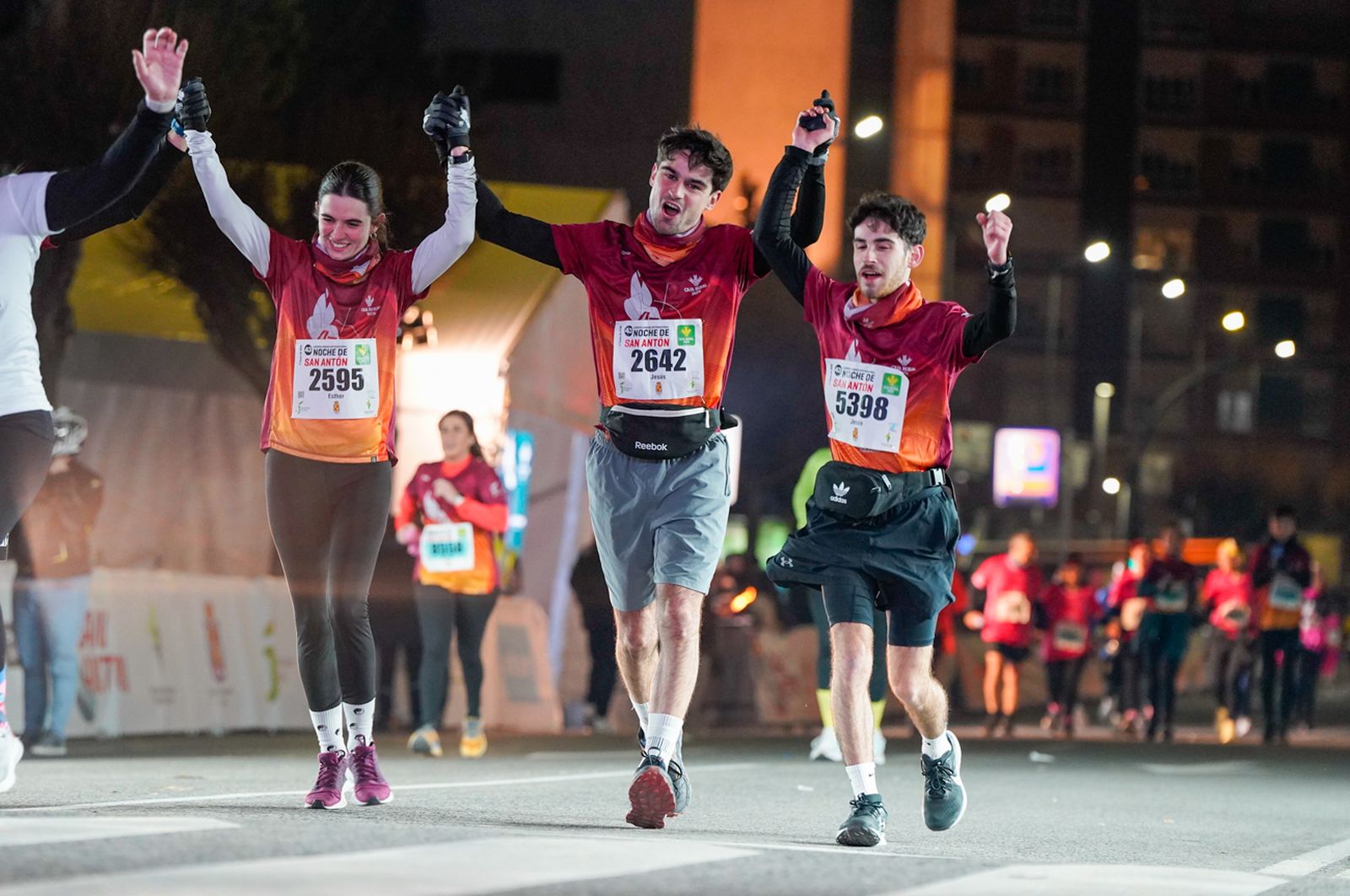 En imágenes: búscate en tu llegada a meta de la Carrera de San Antón 2026 (5)