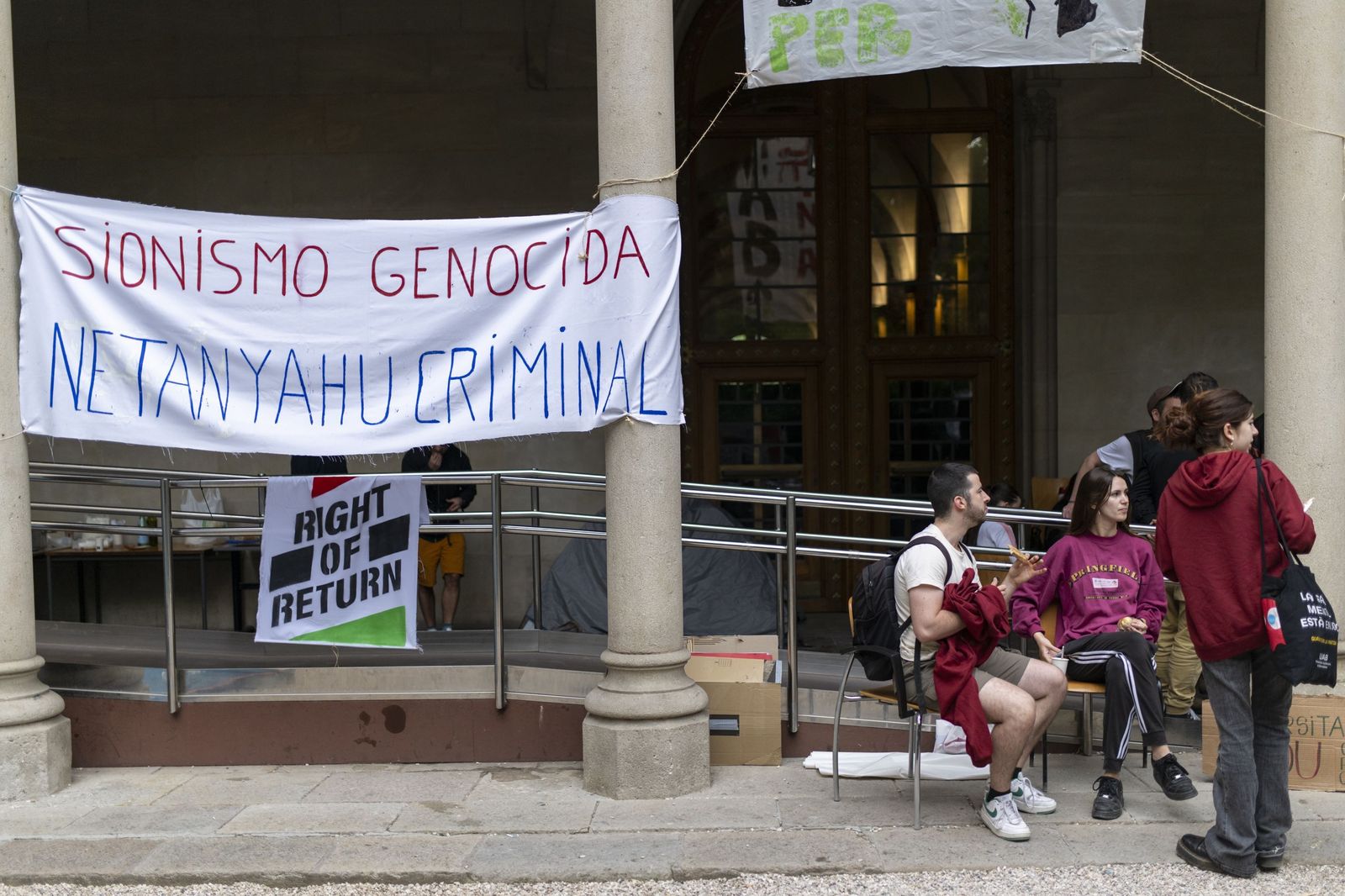 Las fotos de la jornada electoral en Cataluña