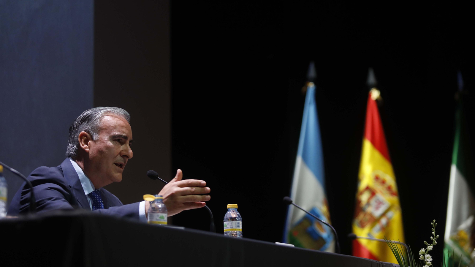 Presentación del libro de Alfonso Escuadra "Sufficit Animus" en el Teatro de La Velada de La Línea