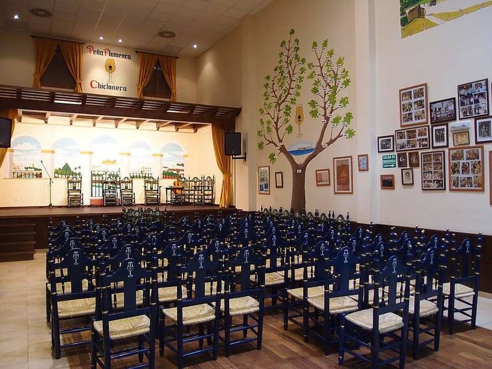 Escenario principal de la peña en la que se desarrollará mañana una nueva jornada de los Sábados Flamancos.