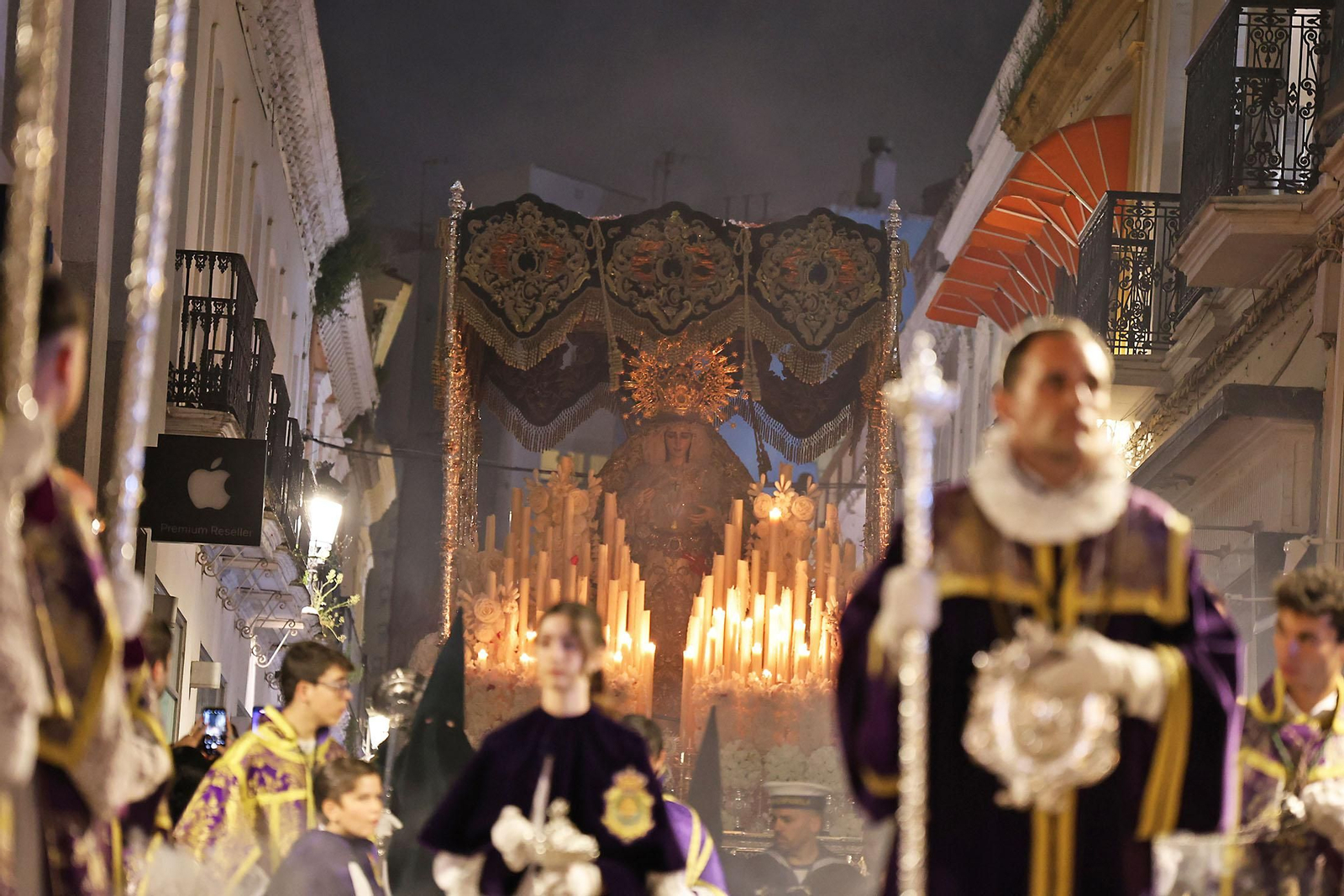 Miércoles Santo: La Hermandad de La Esperanza por las calles de Huelva