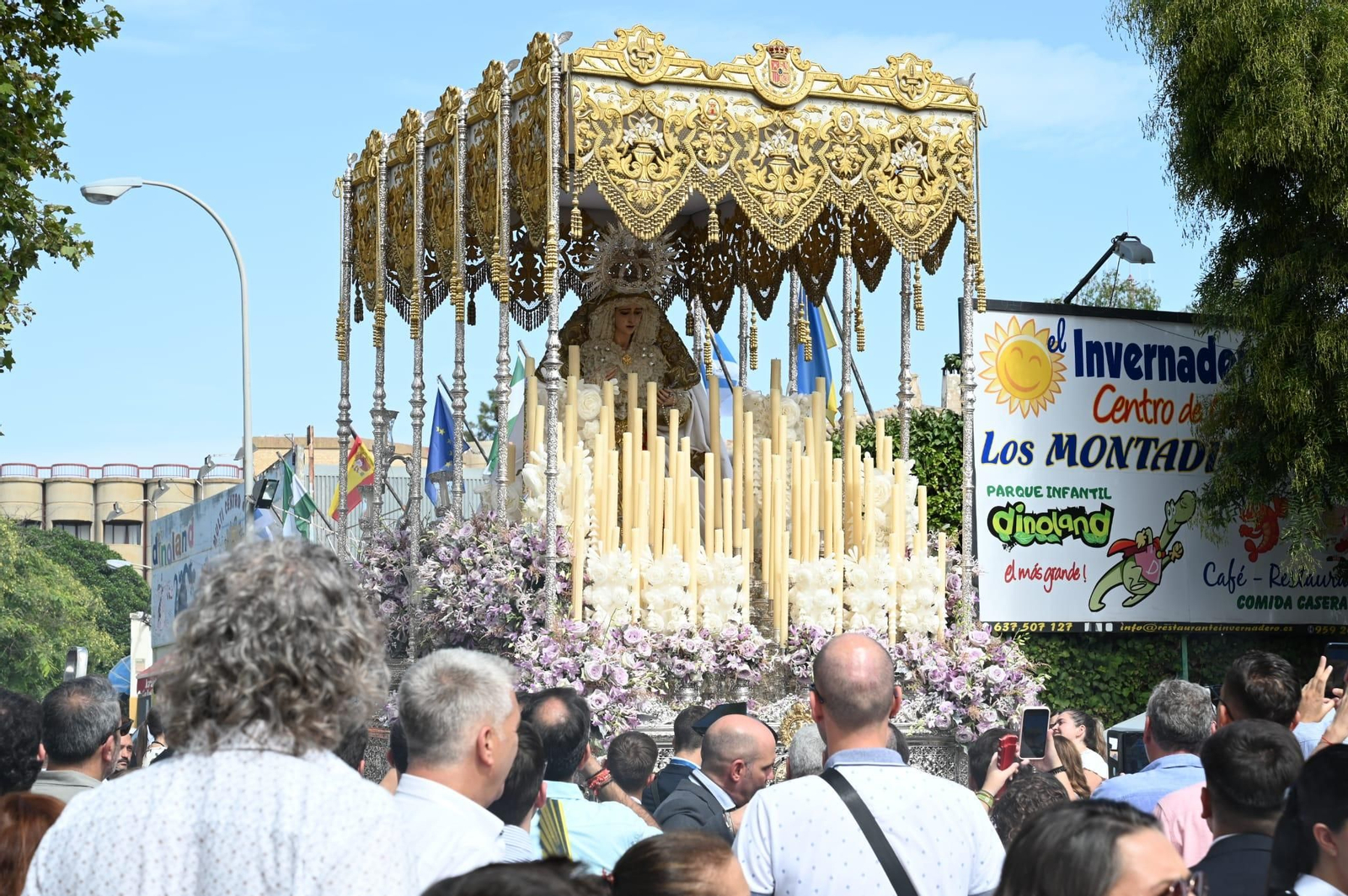 Las mejores imágenes de la salida de la Virgen de la Paz desde la Parroquia de San Sebastián