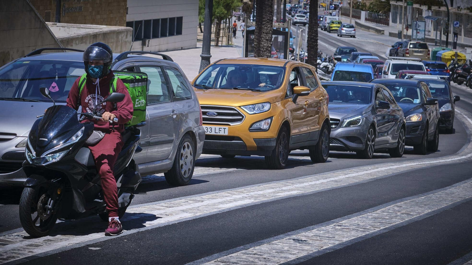 Cola en la salida del casco antiguo en el Campo del Sur.