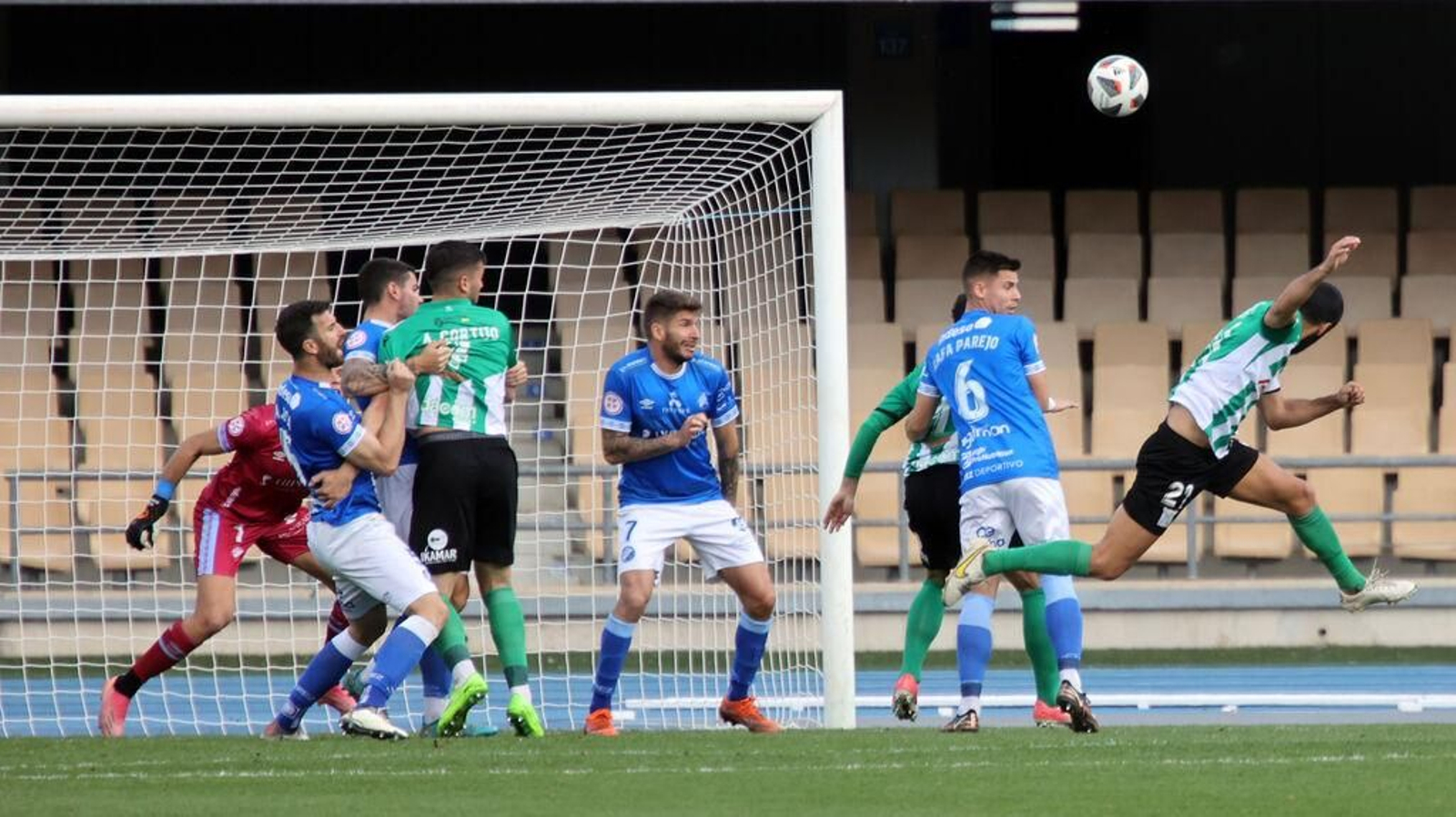 El Xerez DFC llega con el centro del campo en cuadro al derbi en El Rosal. El Xerez DFC llega con el centro del campo en cuadro al derbi en El Rosal.