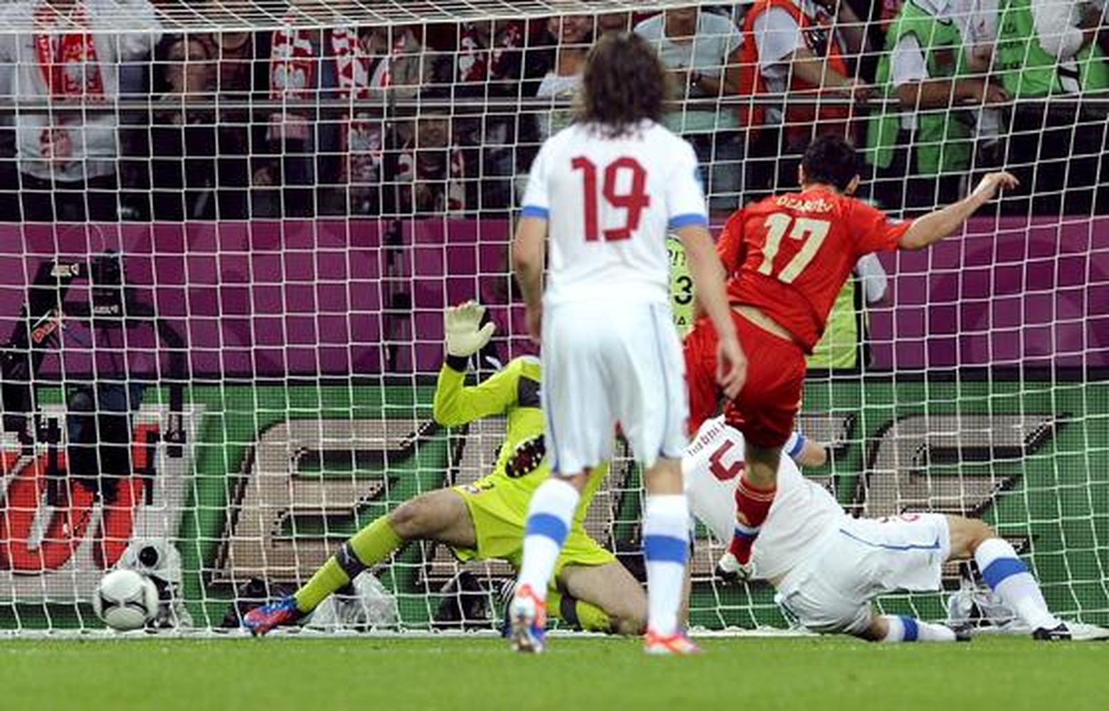 Rusia golea a la República Checa por 4-1 y se convierte en líder sólido del Grupo A.

Foto: EFE