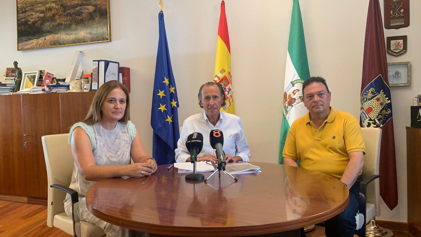 El alcalde, José María Román, en rueda de prensa junto a los concejales de Urbanismo y Patrimonio.