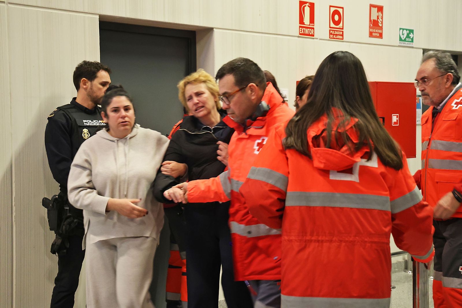 Las Fotografías del dispositivo de urgencia en la estación de Huelva para los afectados por el tren accidentado