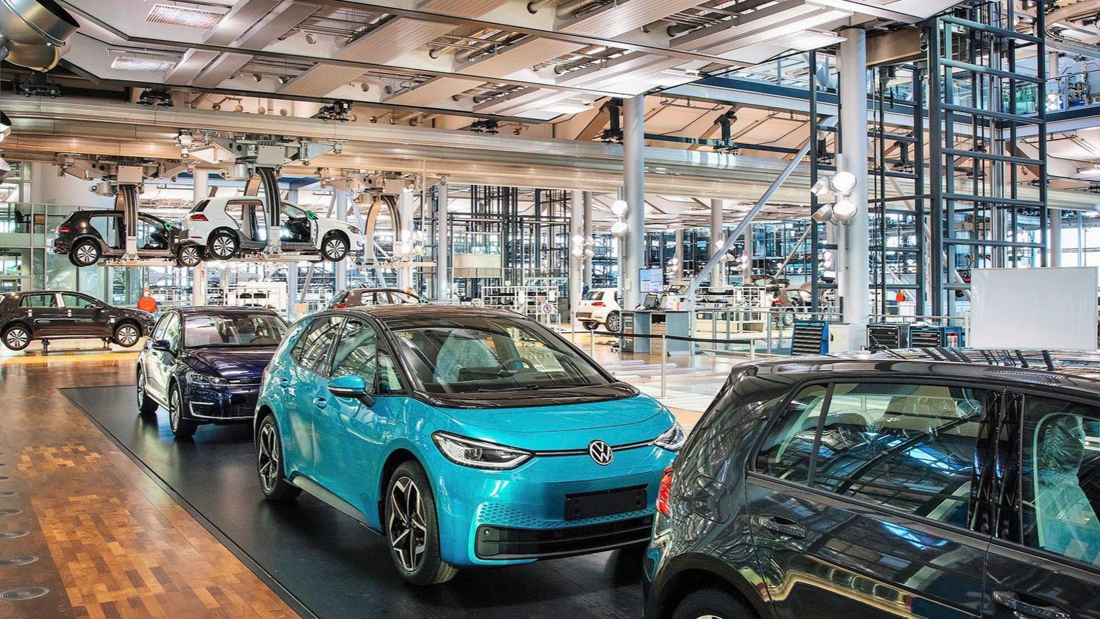 La conocida como fábrica de cristal de Dresde, inaugurada en 2001, podría cerrar sus líneas de producción para dedicarse a otras actividades.