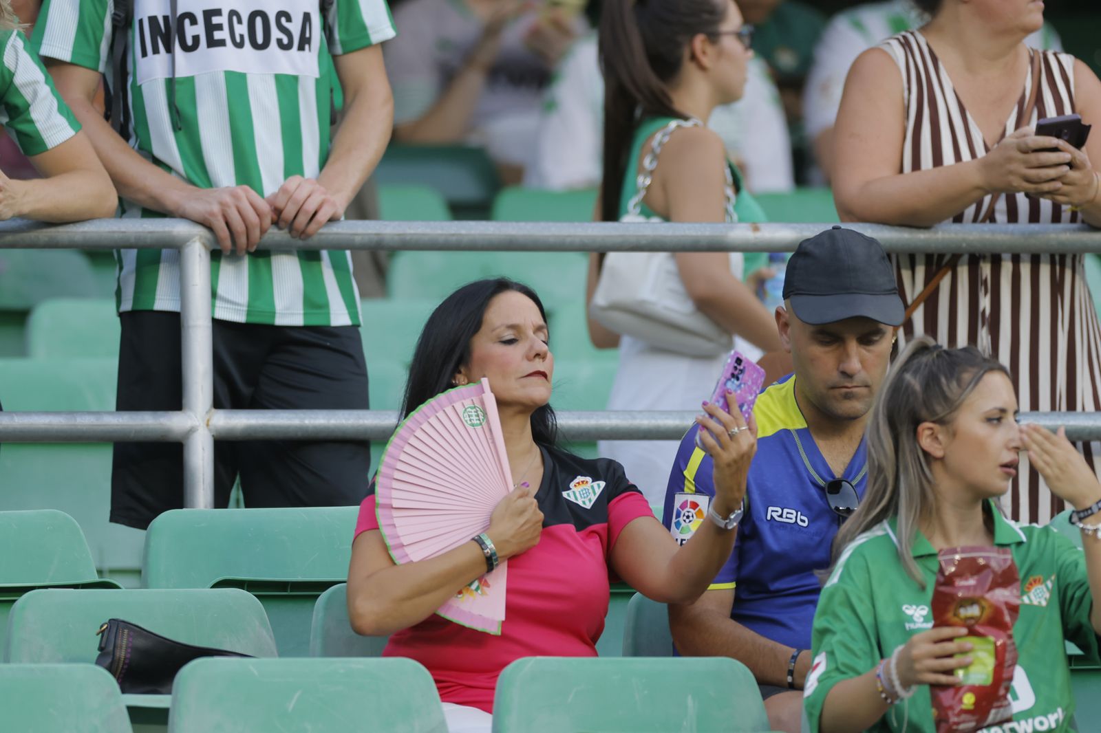 Búscate en las fotos del Betis-Atlético de Madrid