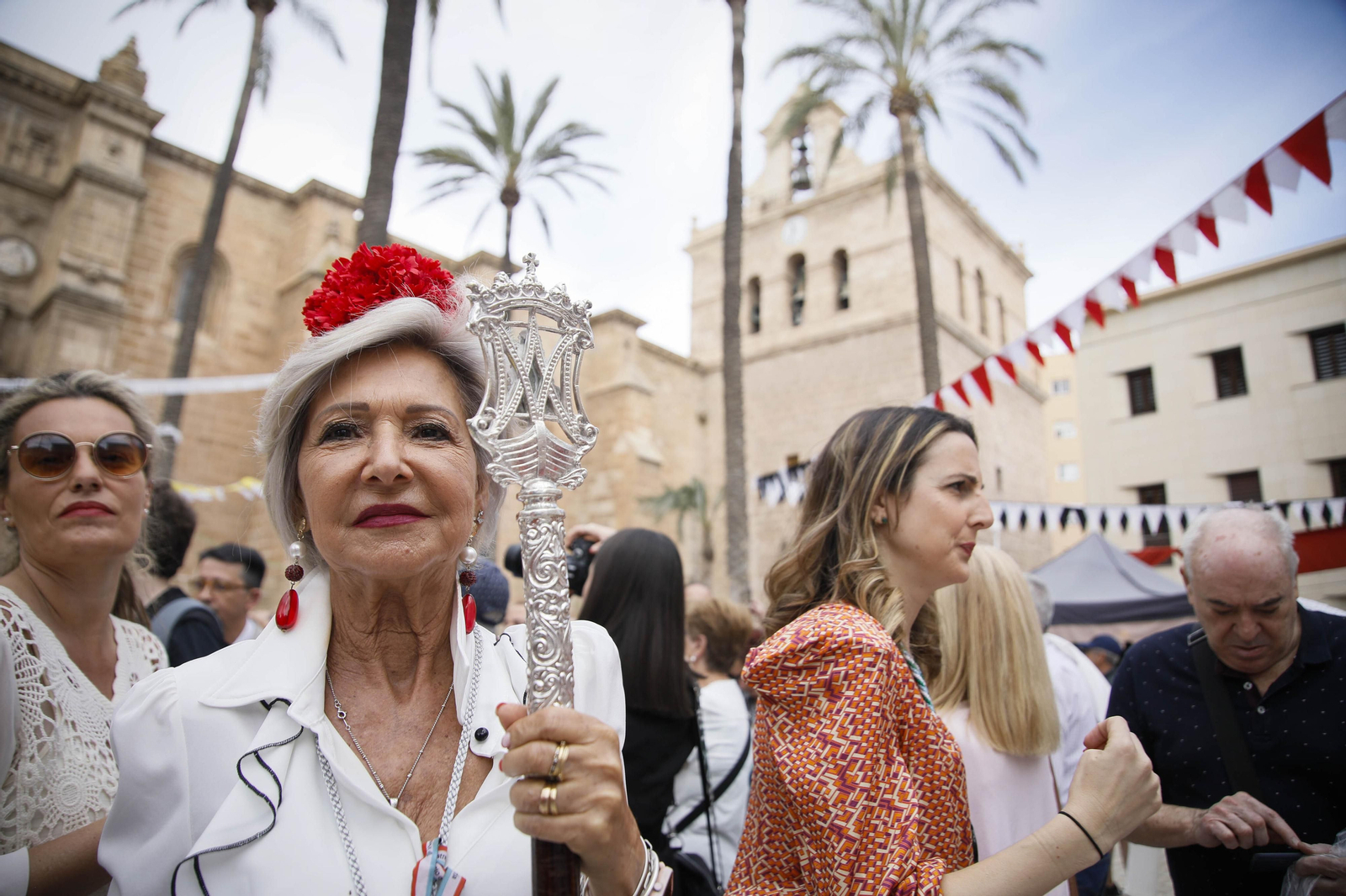 Imágenes de la salida  del Rocío desde la Catedral de Almería