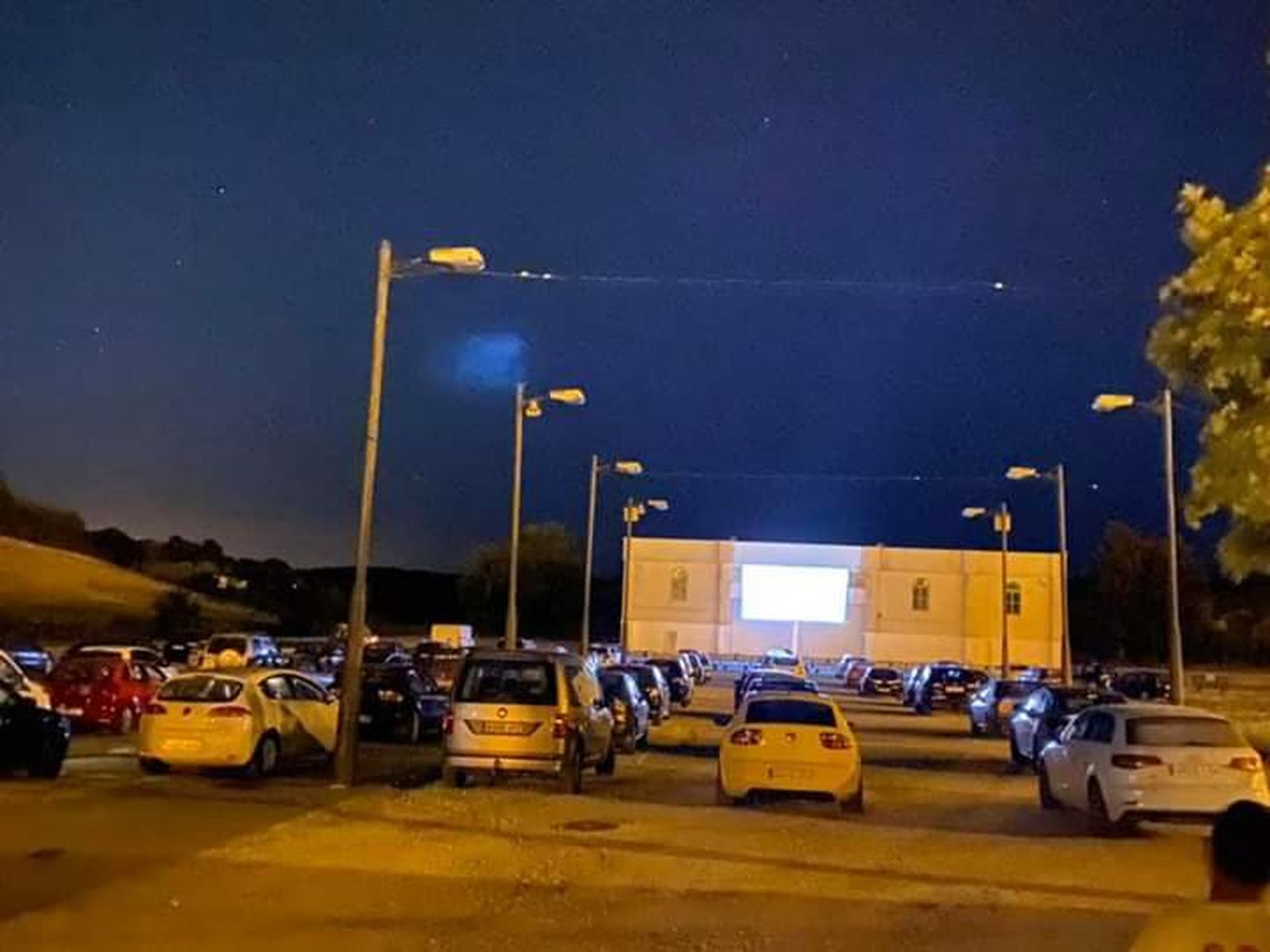 Aspecto que presentaba el sábado el autocine en el recinto ferial La Noria.