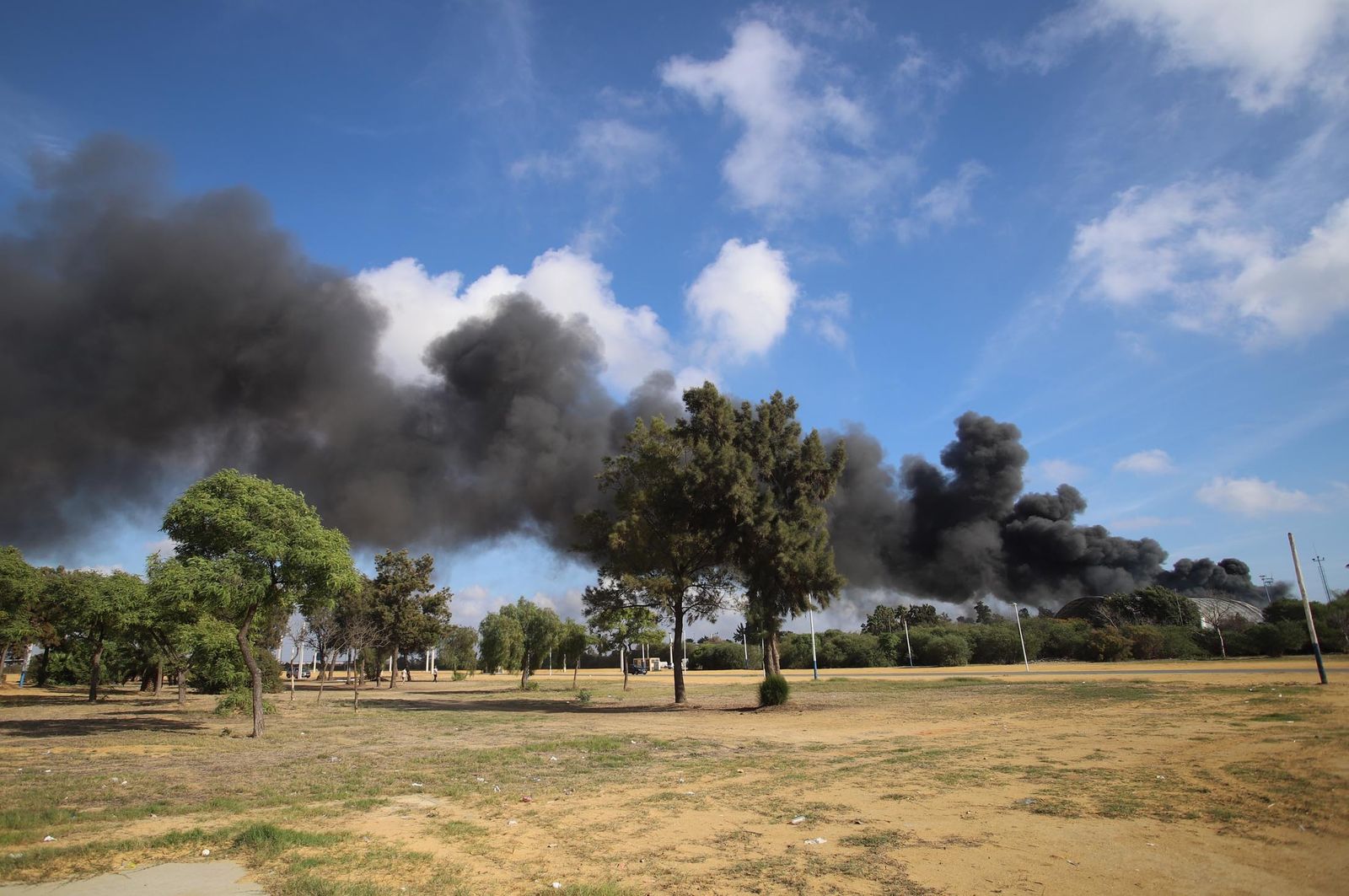 Imágenes del incendio en las instalaciones de Hierros España