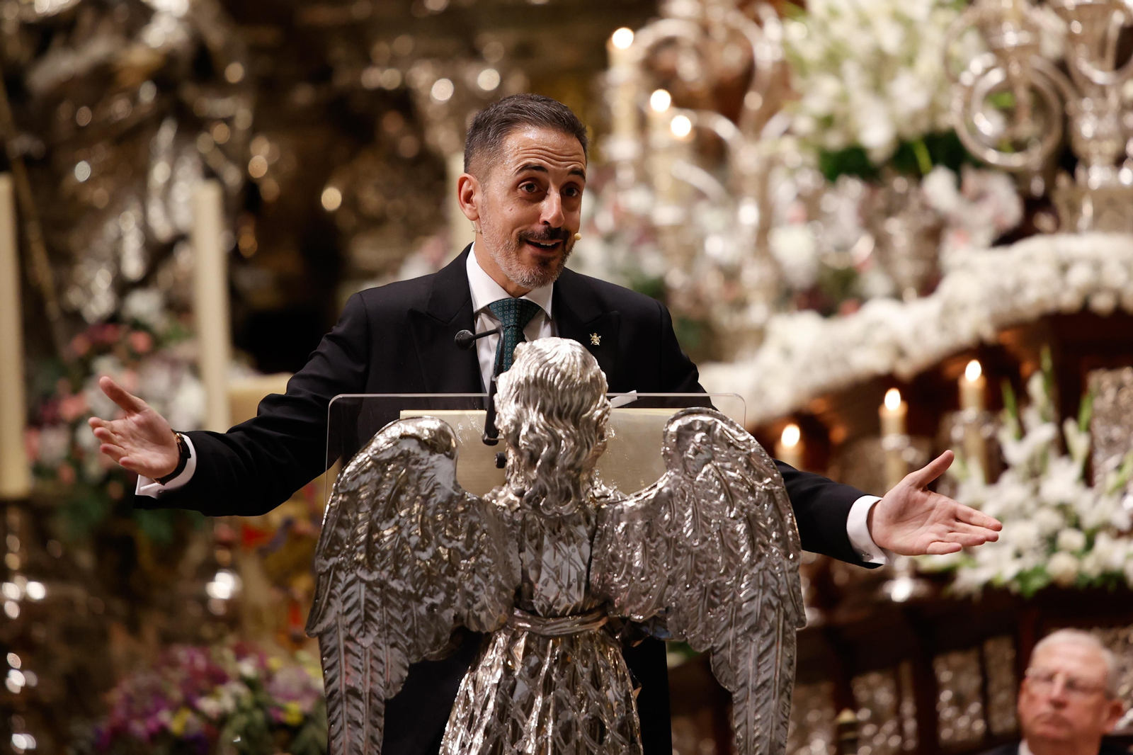 El periodista Mario Daza pregona las Glorias de Sevilla.