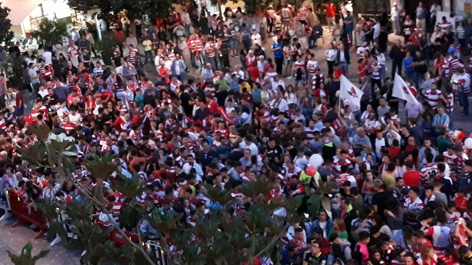 La Plaza del Carmen espera la llegada de los jugadores del Granada CF.