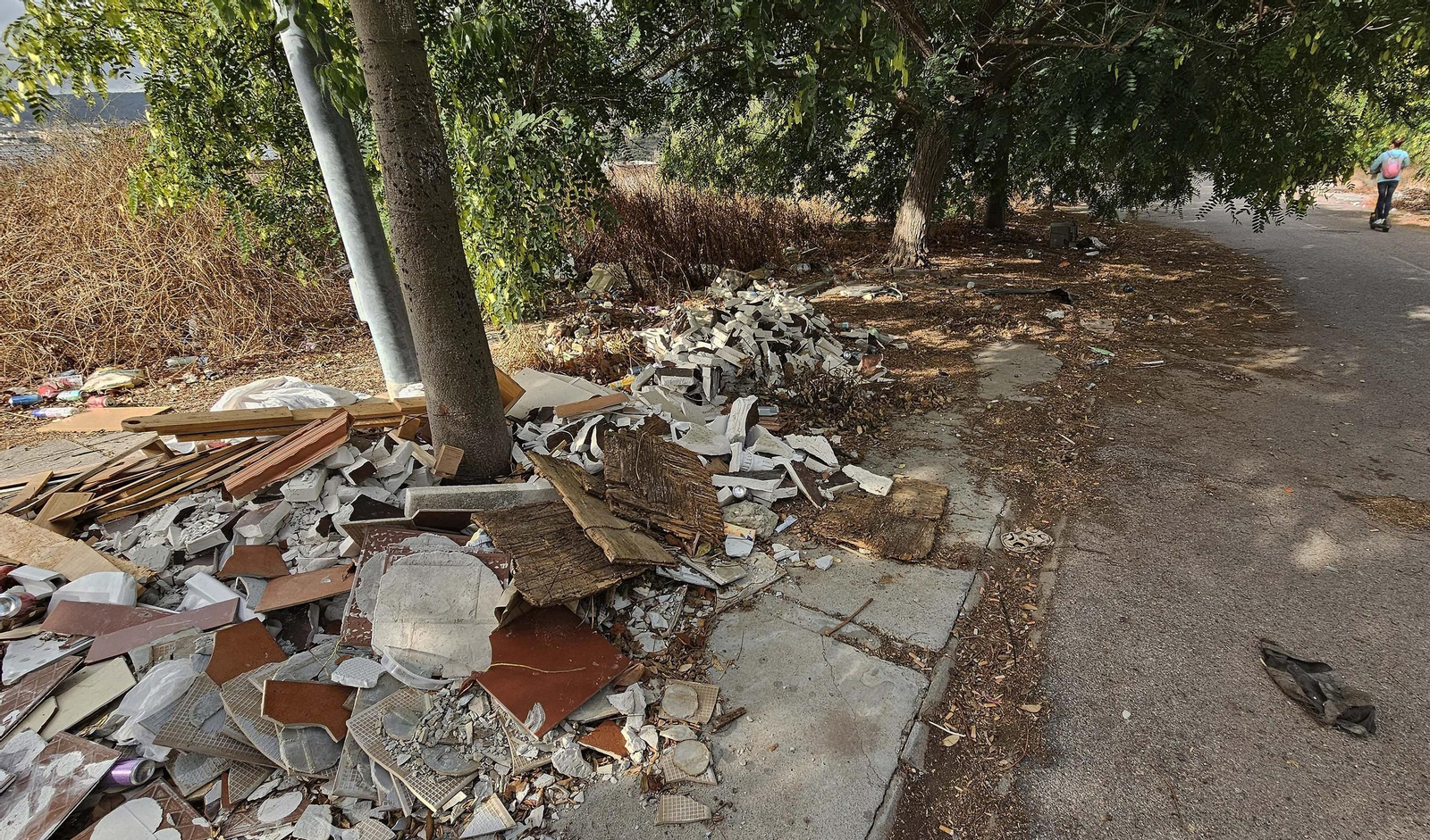Las escombreras ilegales de Algeciras, en imágenes