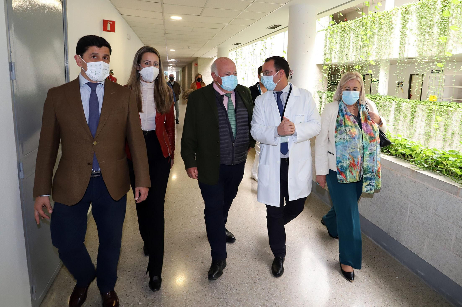 El consejero de Salud Jesús Aguirre visita las nuevas instalaciones del Hospital Juan Ramón Jiménez, en imágenes