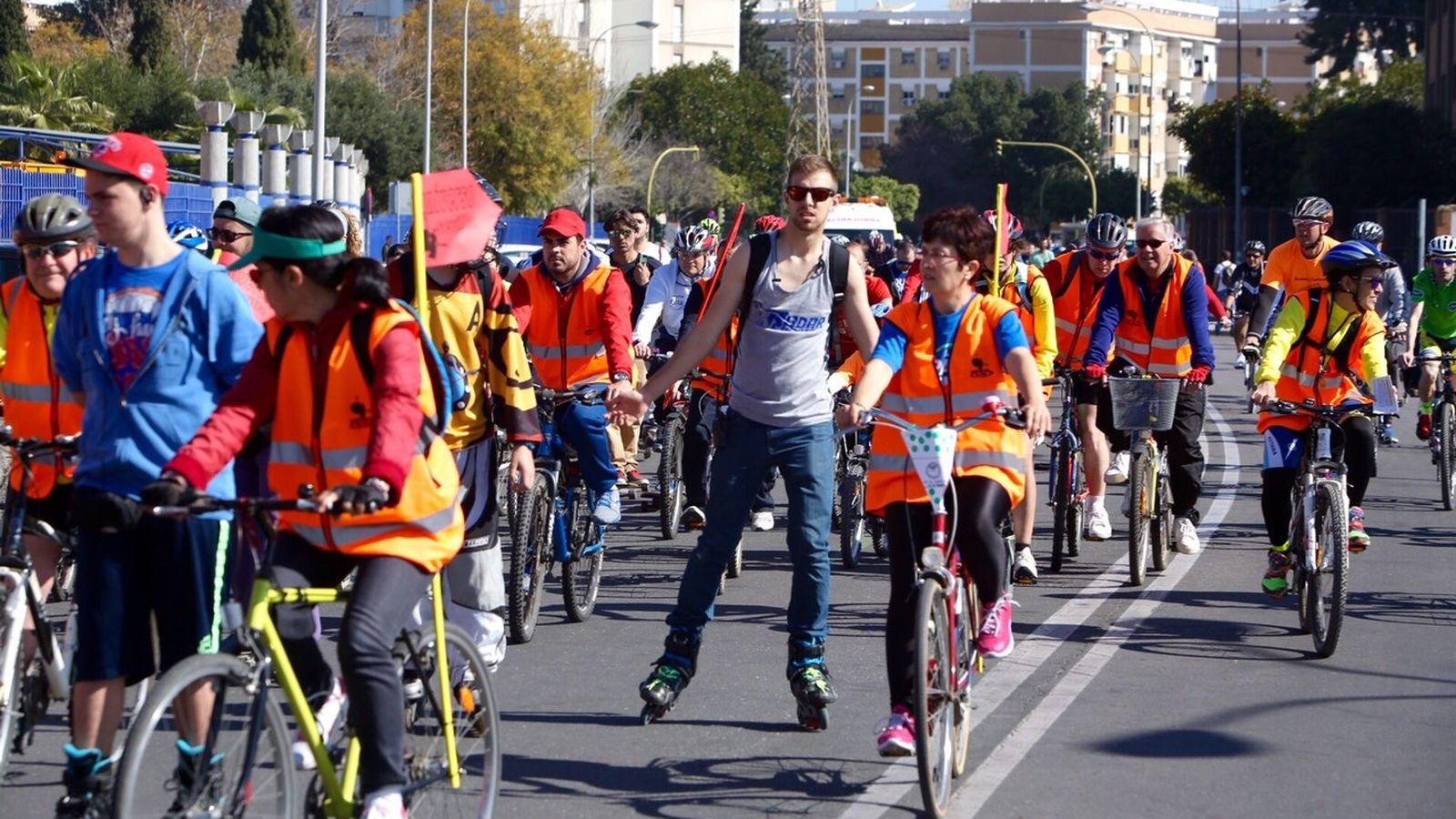 Una de las marchas de Sevilla sobre Ruedas, en una edición pasada.