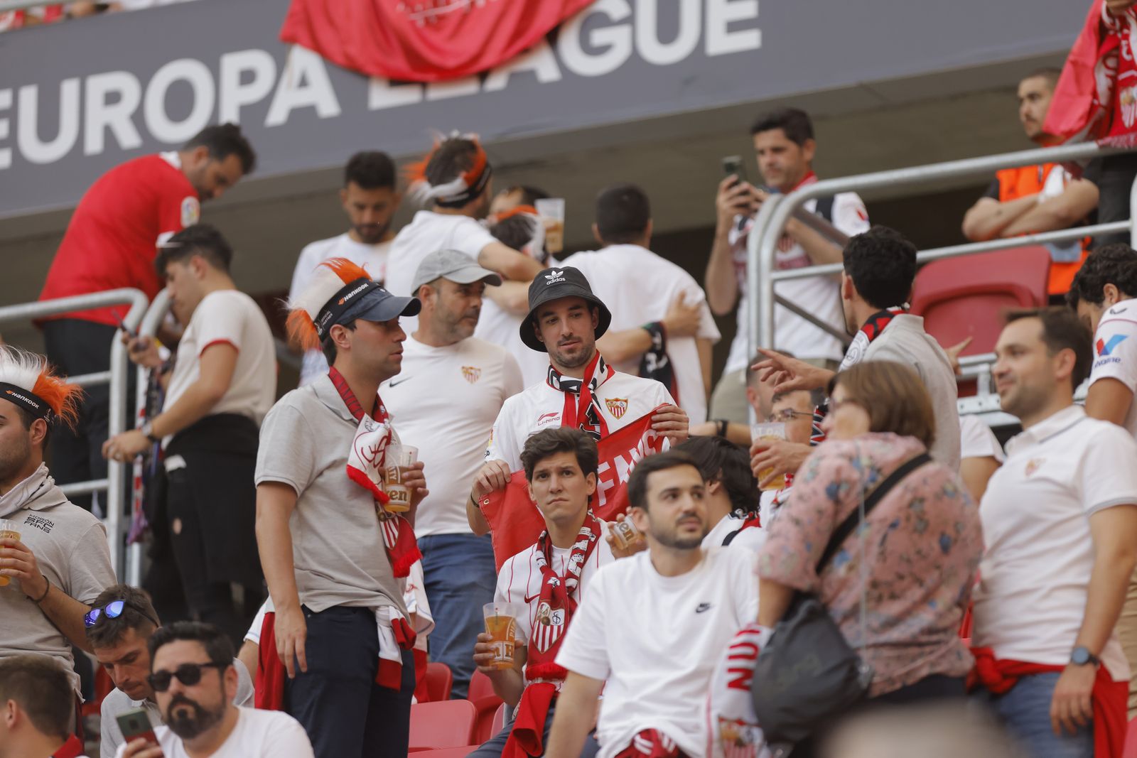 Búscate en las fotos del Sevilla-Roma