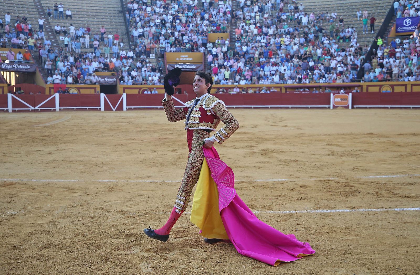 Fotos de la corrida del jueves de la Feria Taurina de Algeciras 2023:  Salvador Vega, Roca Rey y Pablo Aguado