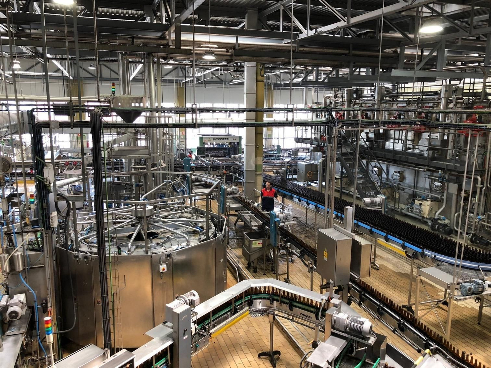 Interior de la fábrica de cerveza Mahou San Miguel de Málaga. Interior de la fábrica de cerveza Mahou San Miguel de Málaga.