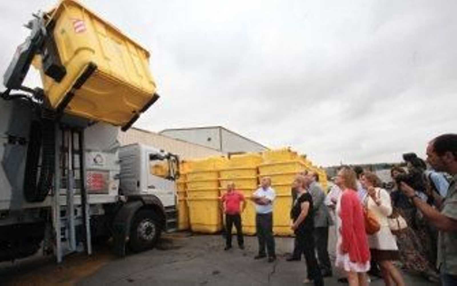 IU afirma que el PP quiere acabar con los servicios públicos