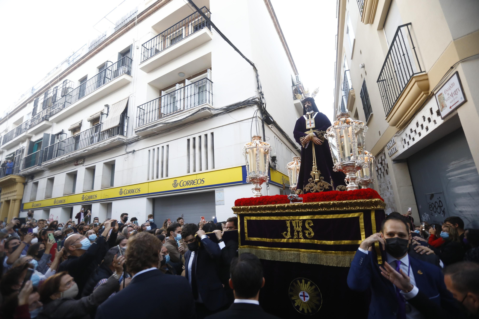 El traslado de Nuestro Padre Jesús Nazareno Rescatado, en imágenes