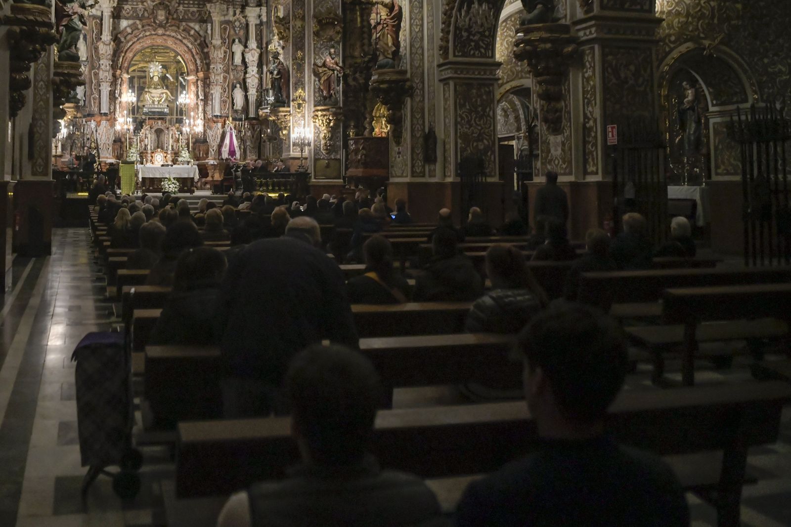 Así ha sido el rosario por la salud del Papa en Granada