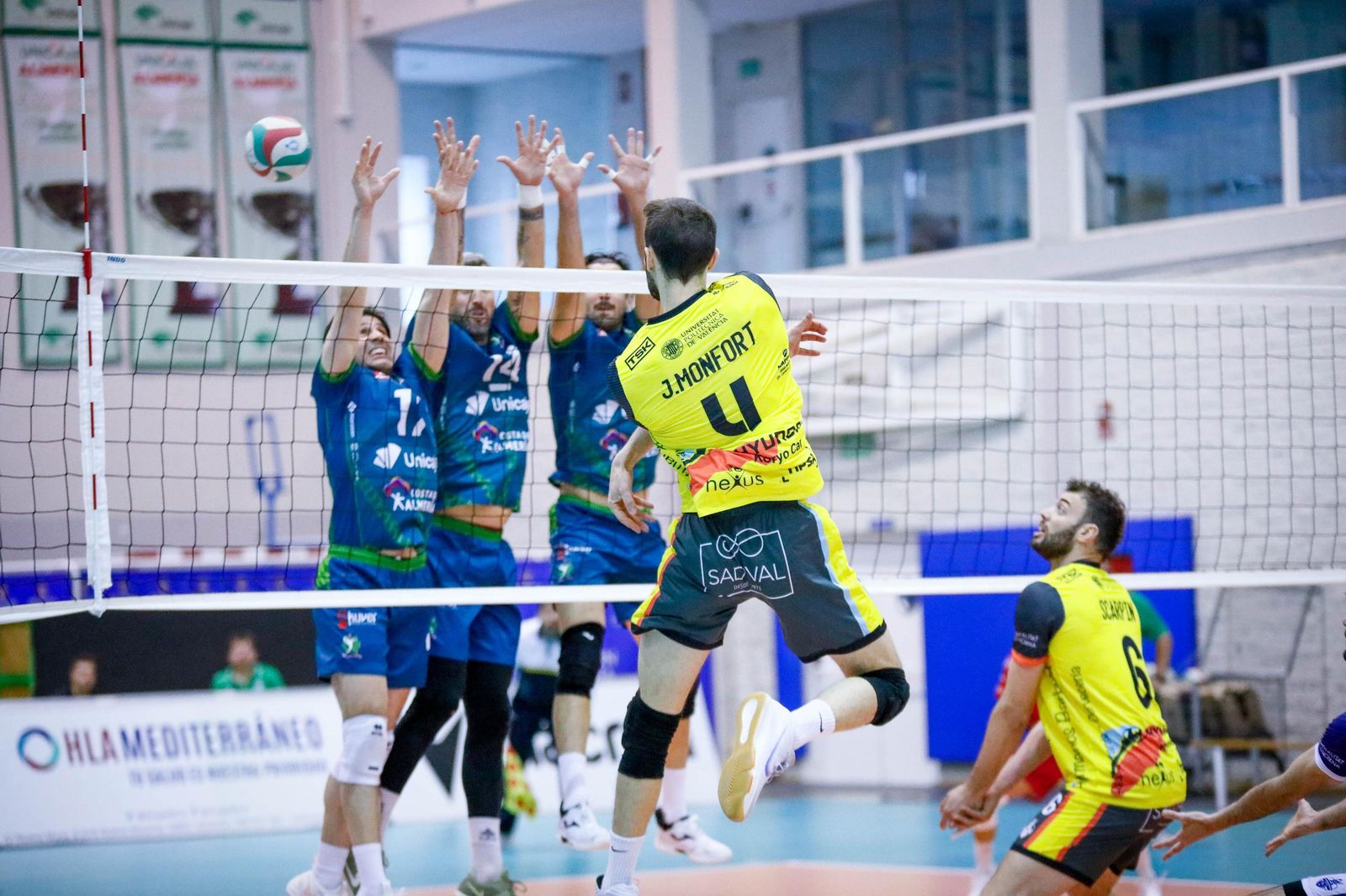 Las imágenes del Unicaja Costa de Almería-Leleman Conqueridor, primer partido del play off por el título de Superliga en Almería