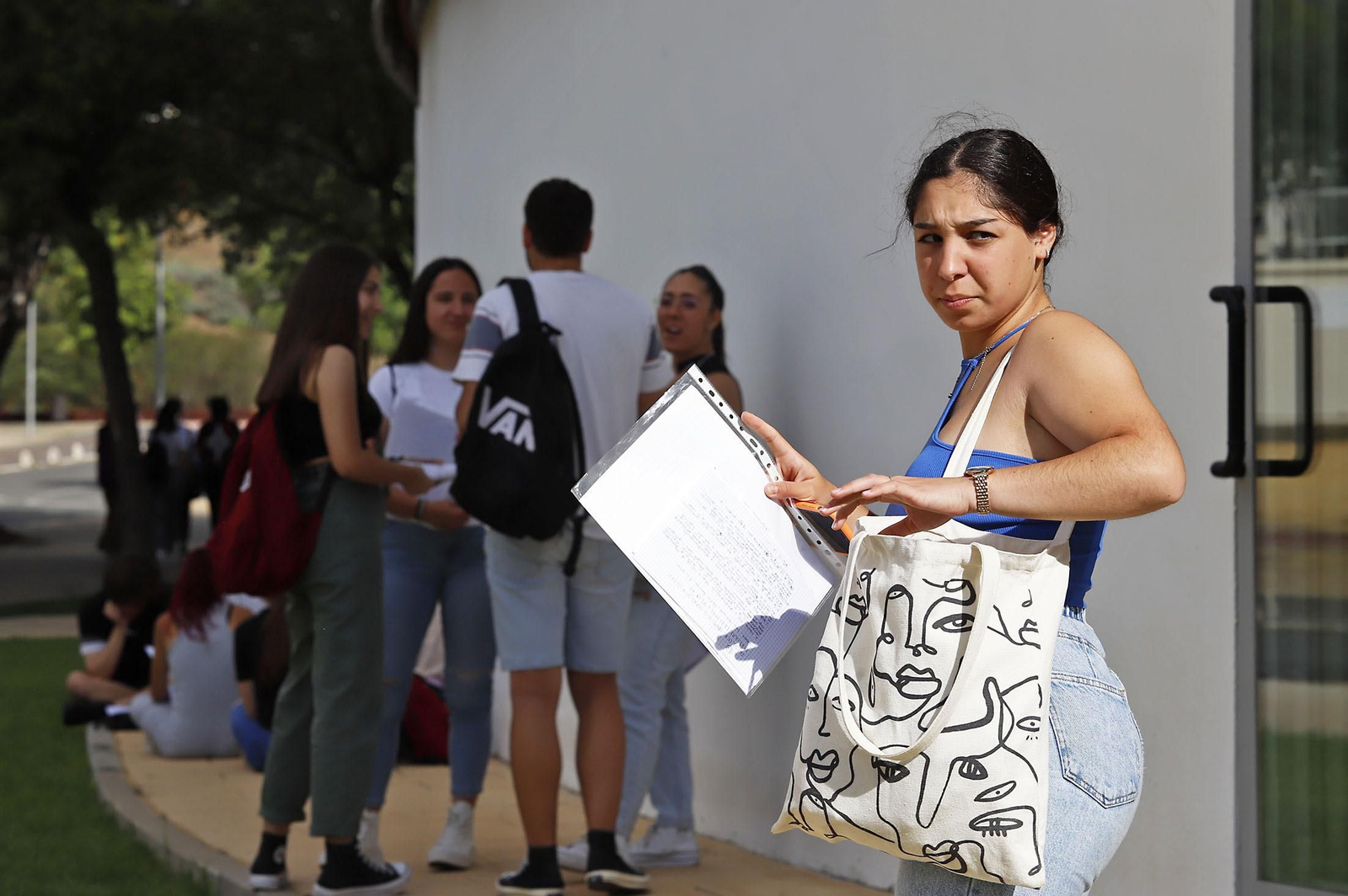 Imágenes del comienzo de las pruebas de evaluación para el acceso a la universidad en Huelva