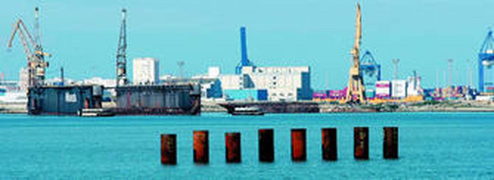 Las ocho pilas de la gran torre ya instaladas.