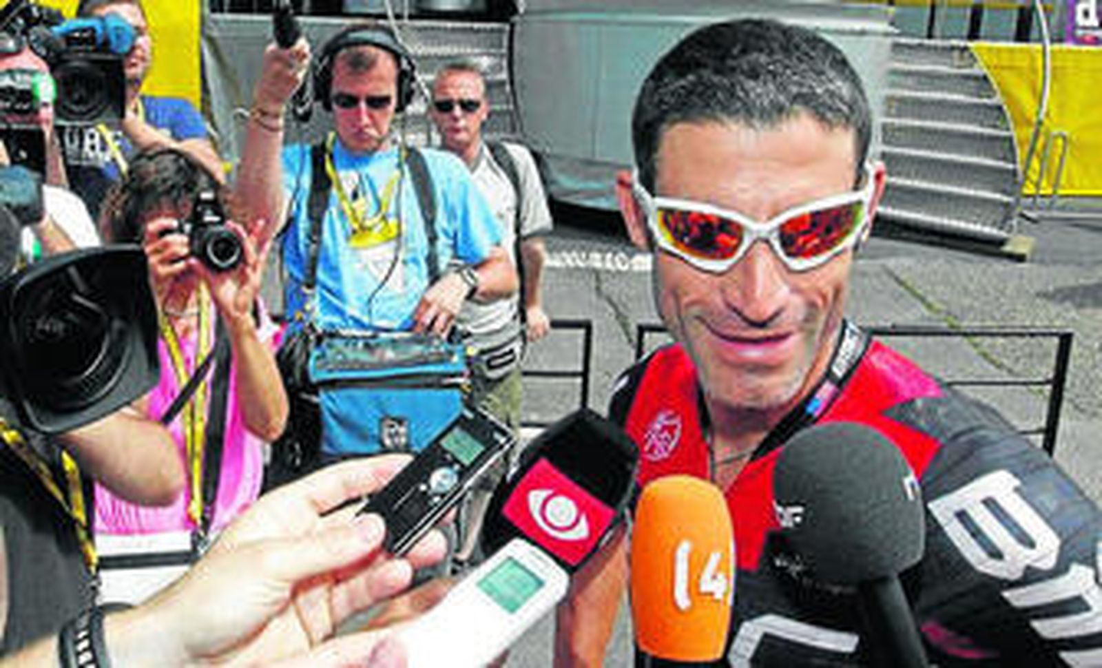 Armstrong planea sobre el Tour...