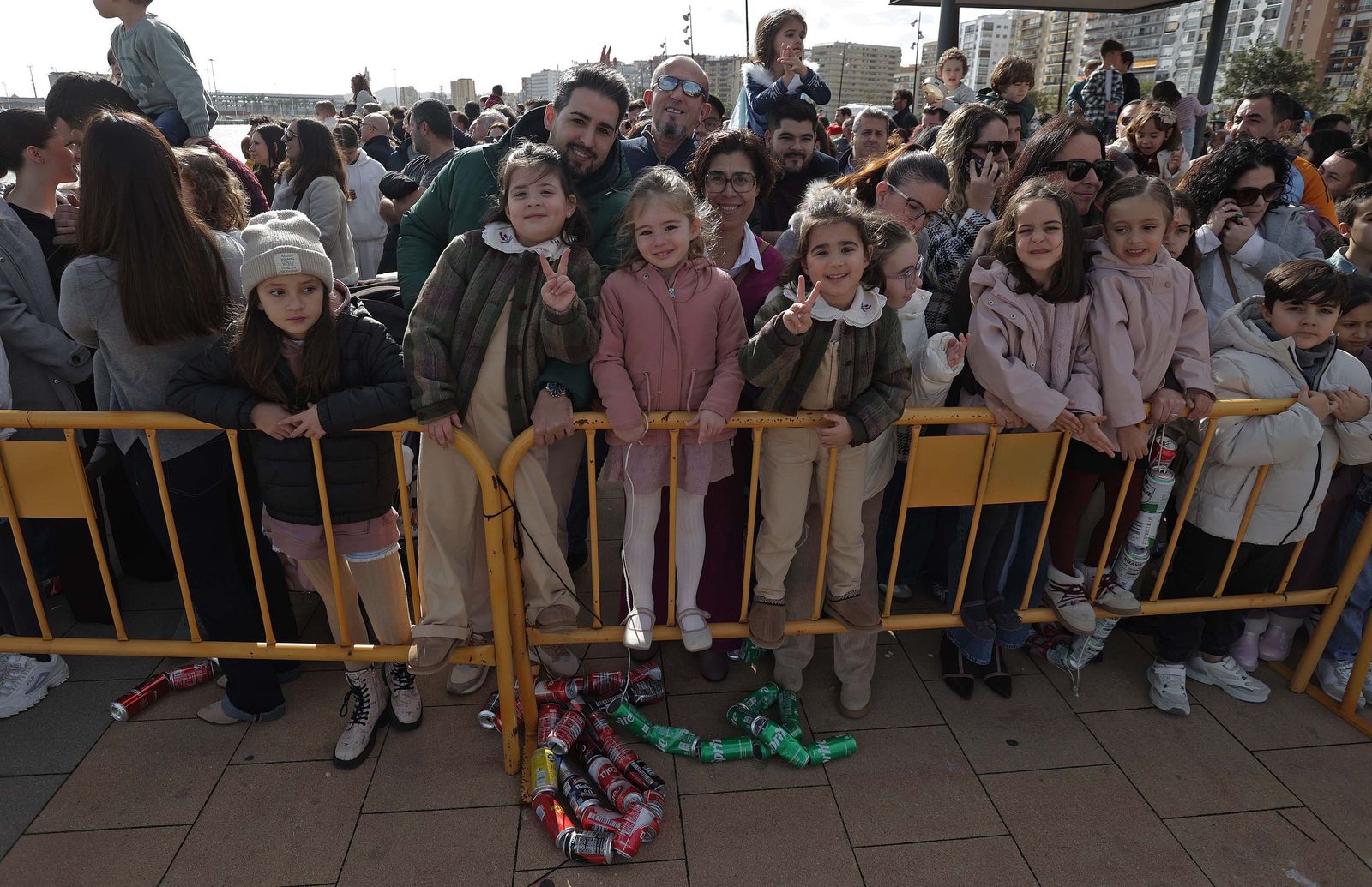 Búscate en el multitudinario arrastre de latas 2026 en Algeciras