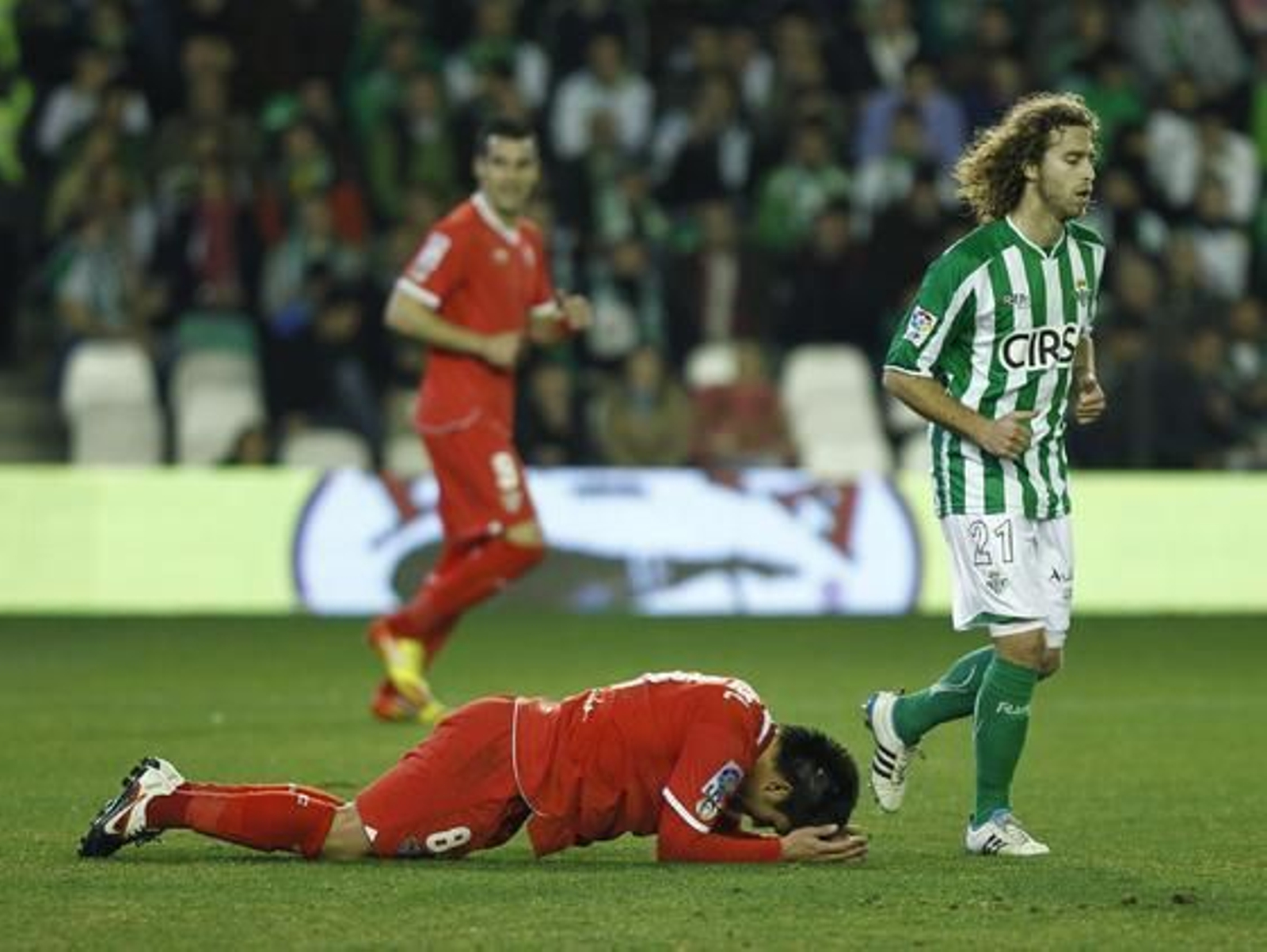 Betis y Sevilla empatan en el Benito Villamarín (1-1). / Antonio Pizarro