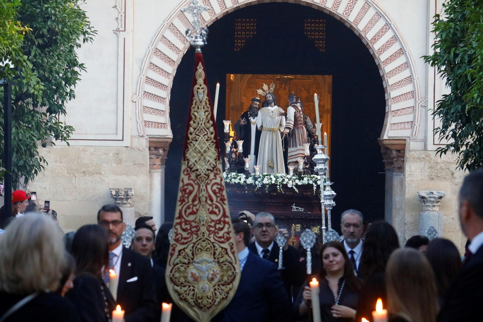 Las mejores fotos de los traslados de regreso de las hermandades tras el Magno Vía Crucis de Córdoba