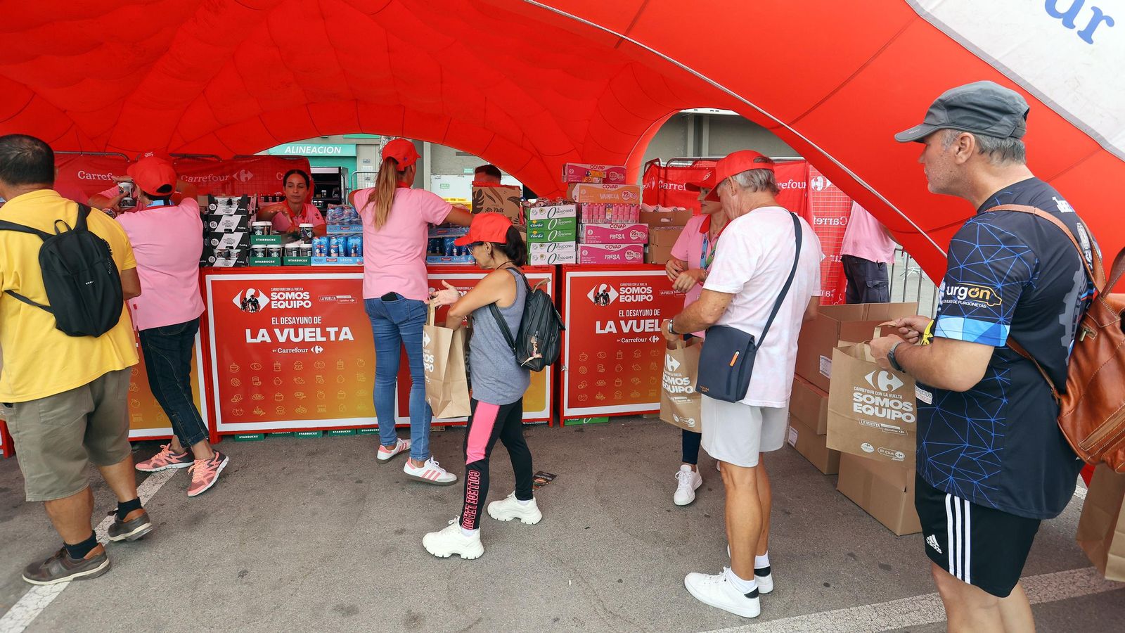 Así fue la salida de la Vuelta España desde Carrefour Sur en Jerez
