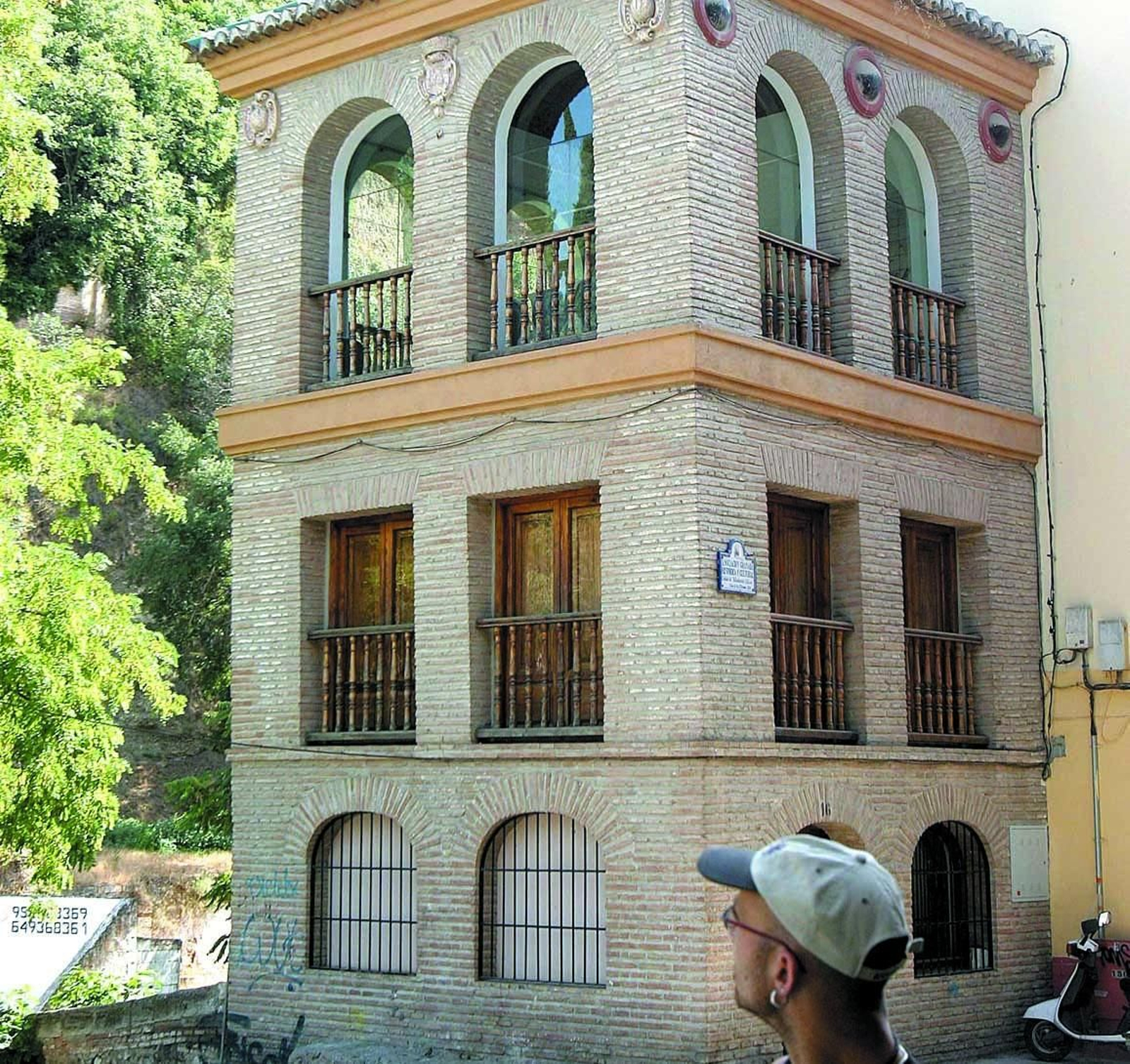 Casa de las Chirimías, en el Paseo de los Tristes.